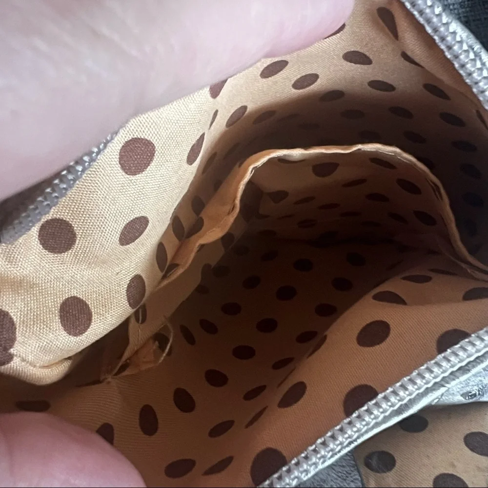 Gray/Silver flower bag - Crossbody - Picture 4 of 5